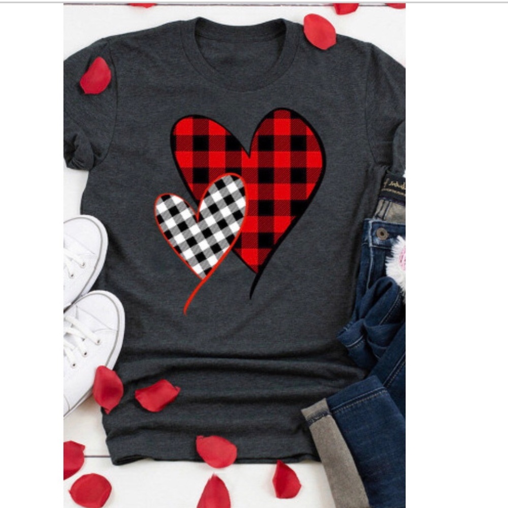 Last 1 ❤️ NWT Plaid Heart Tee size M